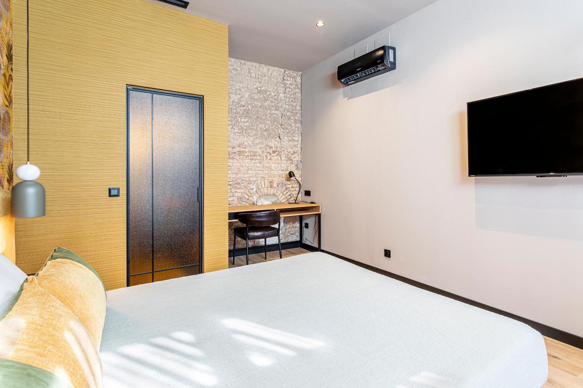 Deluxe Double Room Garden Access