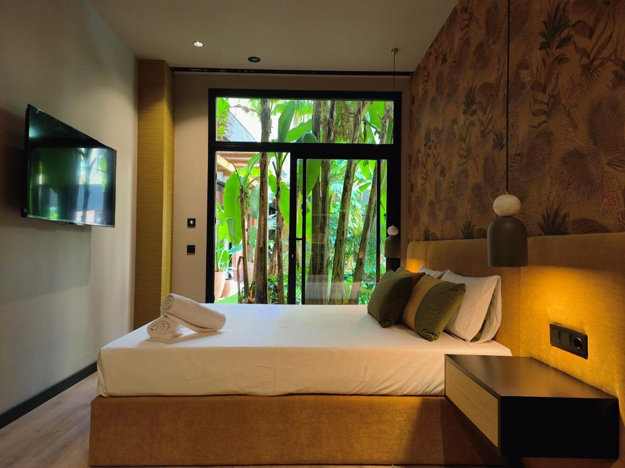 Deluxe Double Room Garden Access
