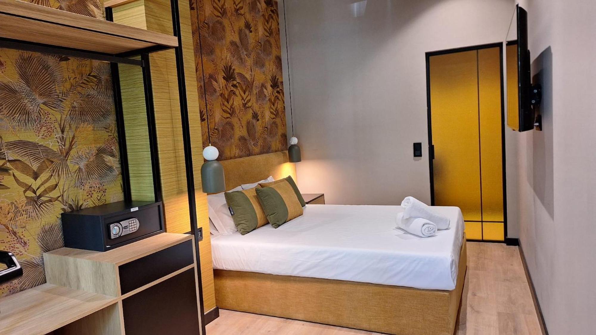 Deluxe Double Room Garden Access