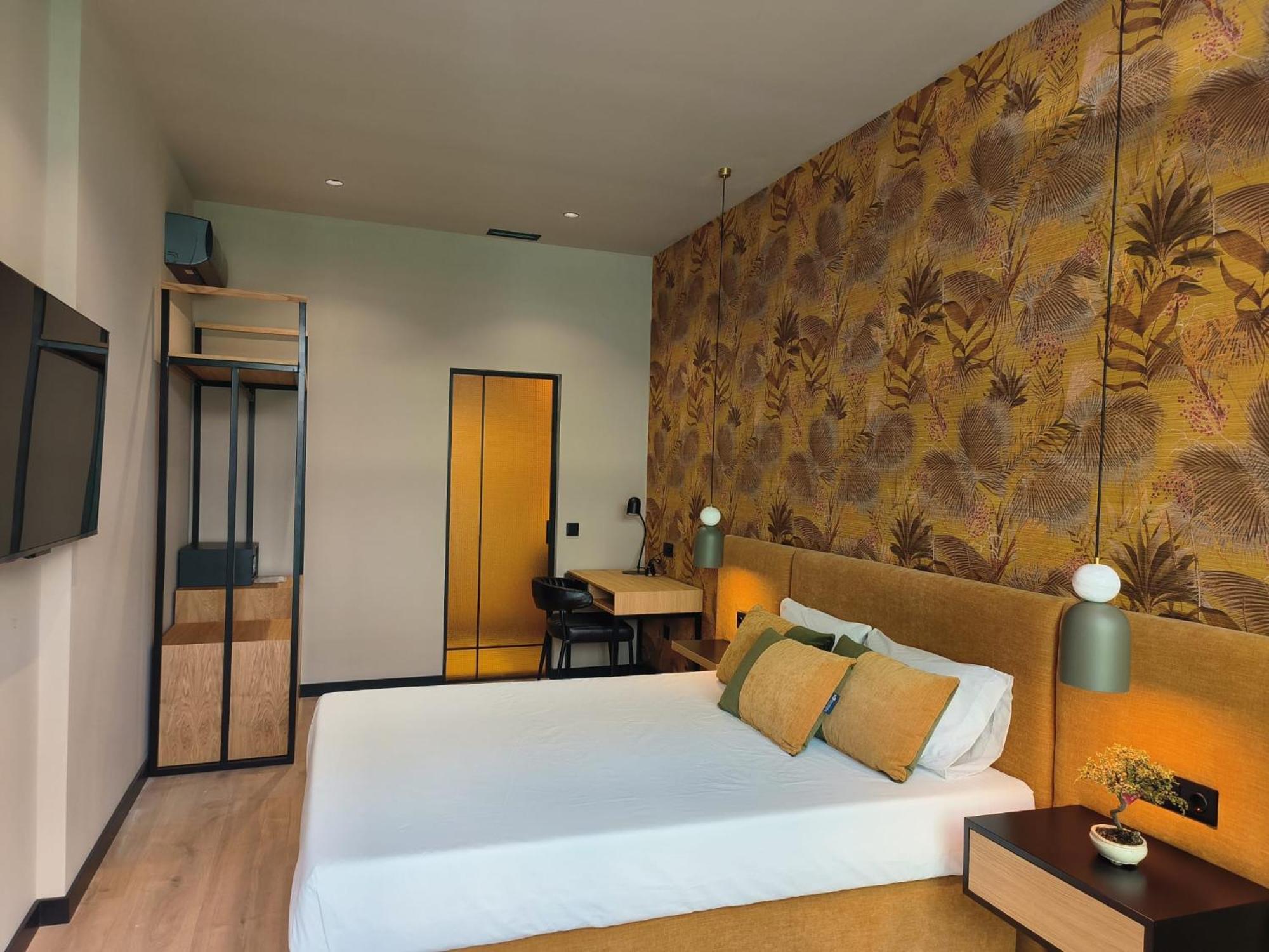 Deluxe Double Room Garden Access