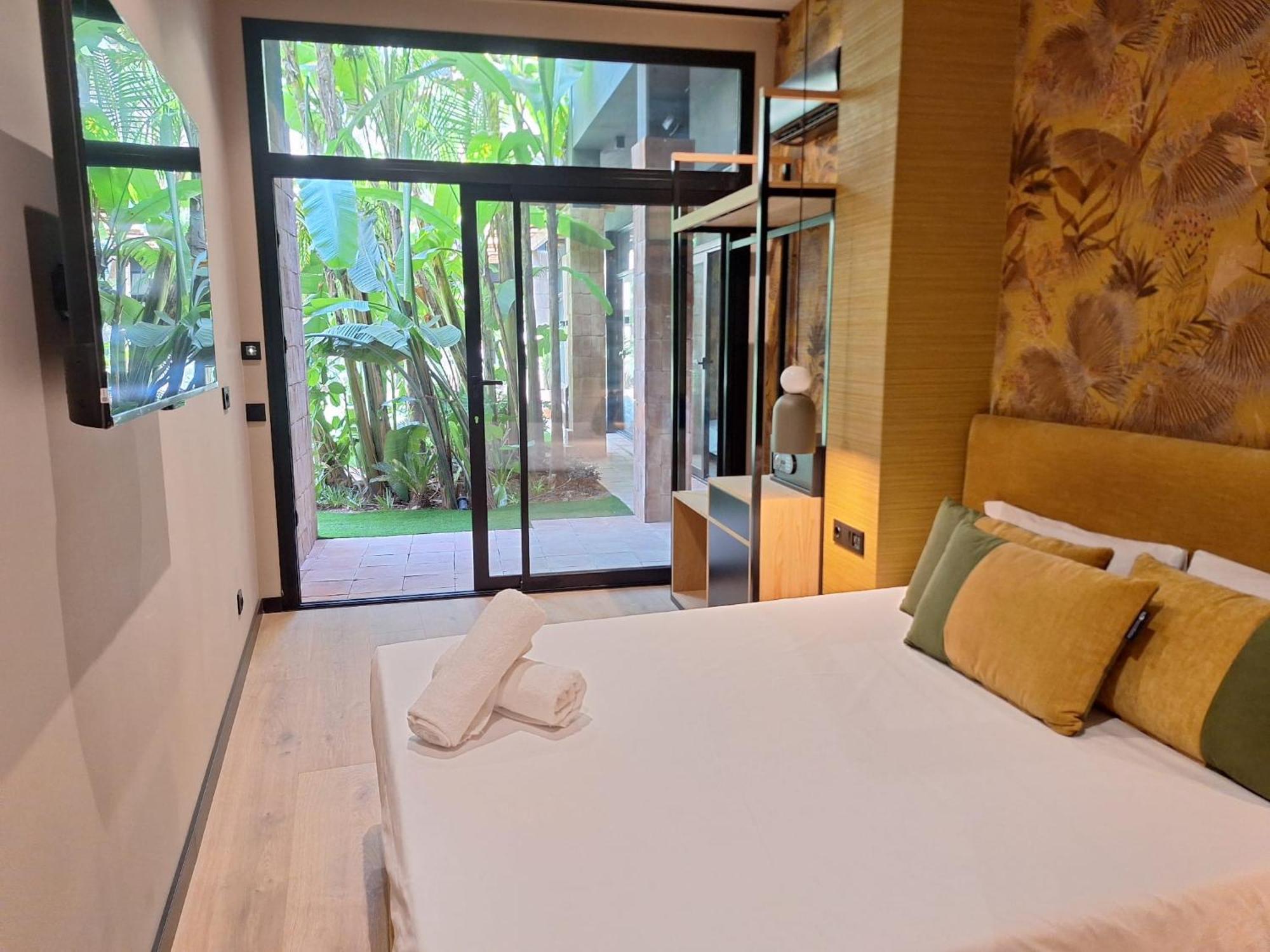 Deluxe Double Room Garden Access